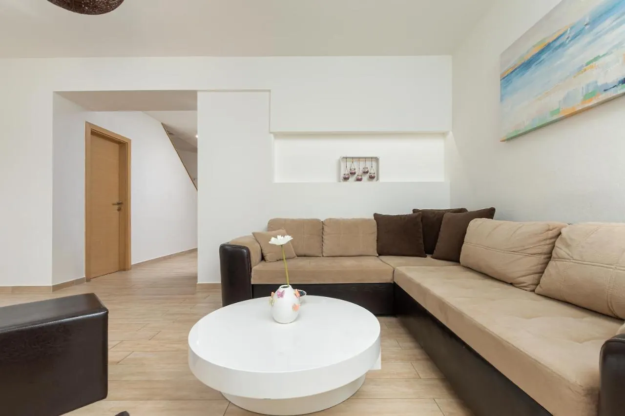 Kuca Lana Apartment Medulin 0*,  Croatia